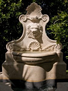 Gold lion fountain small